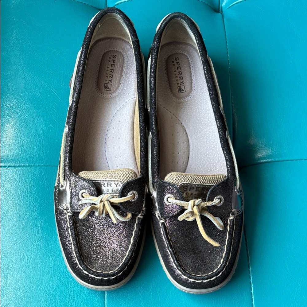Sperry Women’s Navy + Tan Boat Shoe. 8.5 Please see photos scuff marks at heels
